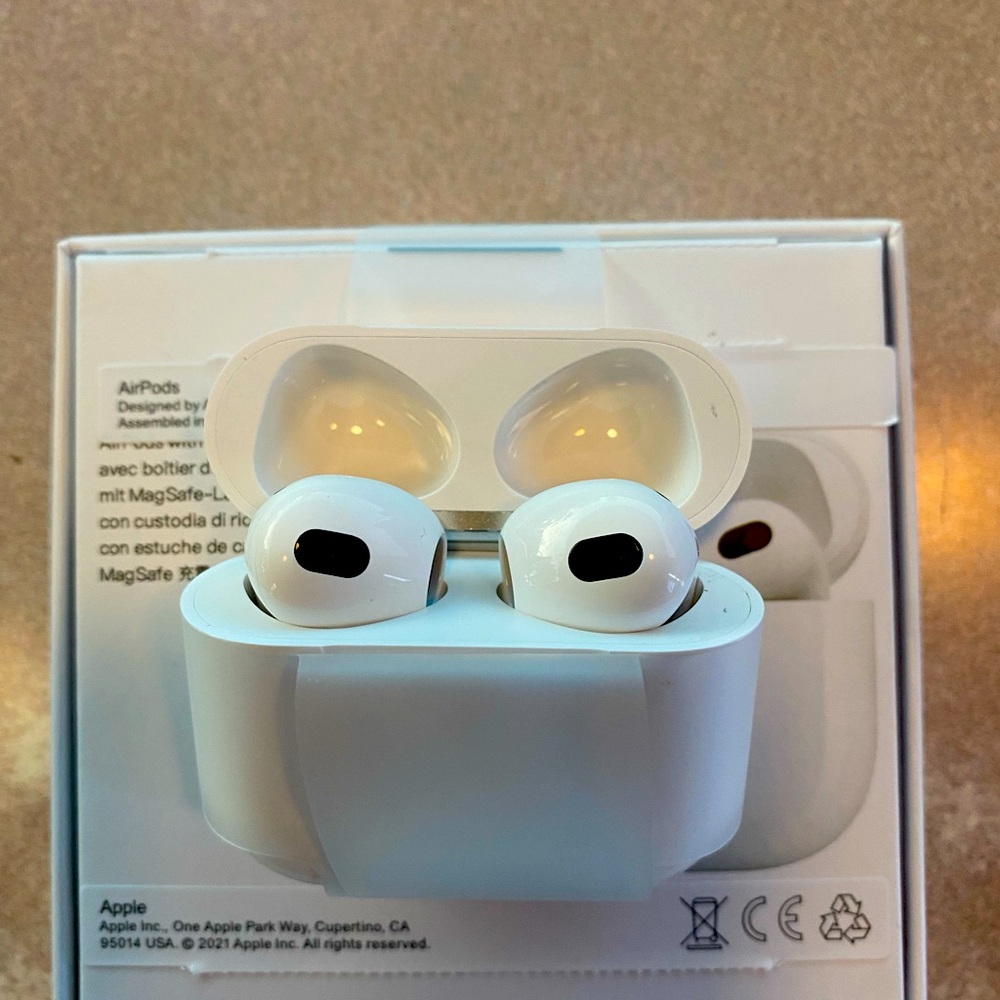 Apple EarPods 3rd generation new